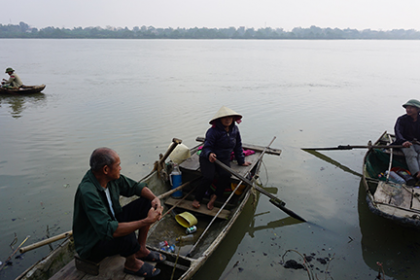 Dịch vụ thả cá chép trên sông lần đầu xuất hiện ở Thanh Hoá