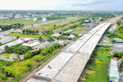 Sau TP.HCM, đến lượt Long An ‘tuýt còi’ hàng loạt dự án rao bán đất nền trái phép