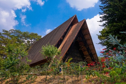 Nhà thờ gỗ mang kiến trúc nhà rông ở Đà Lạt