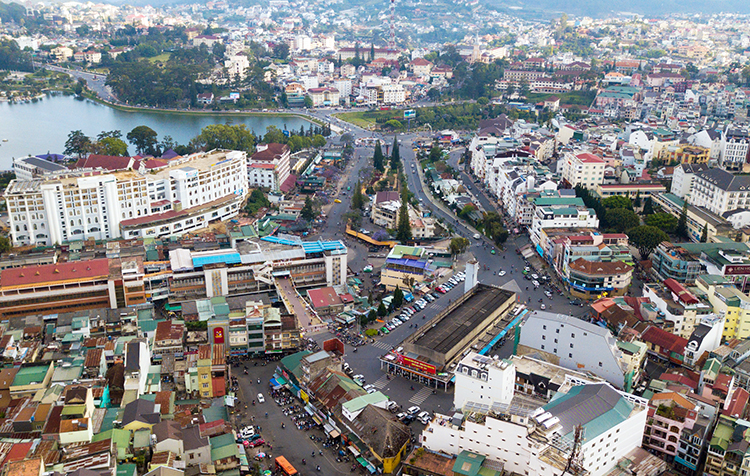 Khu trung tâm Đà Lạt nhìn từ trên cao. Ảnh: Quỳnh Trần.