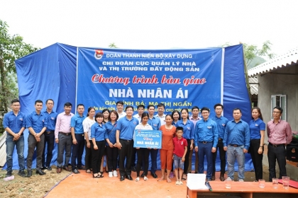 Chi đoàn Cục Quản lý nhà và thị trường bất động sản trao tặng nhà nhân ái tại Bắc Kạn