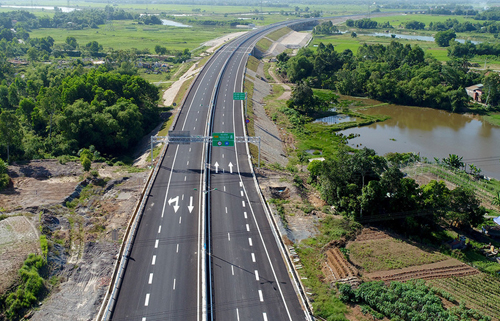 Cao tốc Đà Nẵng - Quảng Ngãi sẽ nối với các đoạn cao tốc Bắc Nam. Ảnh: Đắc Thành. 