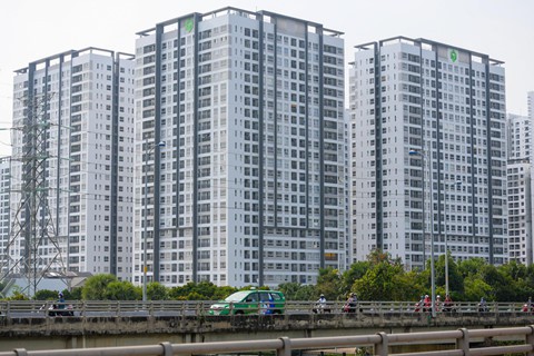  Với khoảng 40 dự án cao ốc, đường Nguyễn Hữu Thọ đang có tốc độ phát triển nhà chung cư nhanh của thành phố hiện nay (bên cạnh đường Mai Chí Thọ, Xa lộ Hà Nội). 