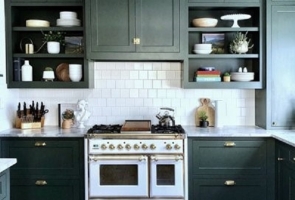 Sử dụng tủ màu xanh cho nhà bếp một vóc dáng mới mẻ