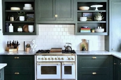 Sử dụng tủ màu xanh cho nhà bếp một vóc dáng mới mẻ