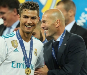 MU bán Sanchez, Real chờ Zidane, Ronaldo trở lại