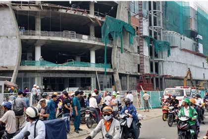 Ba người rơi từ công trình trung tâm thương mại ở Sài Gòn