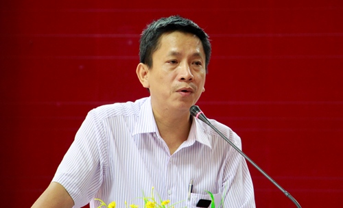 Ông Phan Văn Tuấn thông tin về đề án di dời 4.200 hộ dân khỏi khu vực I di tích Kinh thành Huế. Võ Thạnh