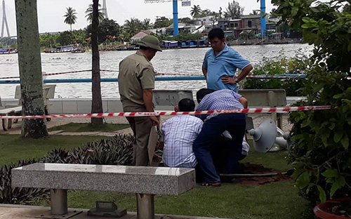 Hiện trường vụ tai nạn tại công viên bến Ninh Kiều. Ảnh: Cửu Long