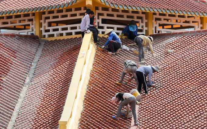 Hàng trăm người tất bật sửa chữa chợ gần trăm tuổi ở Sài Gòn