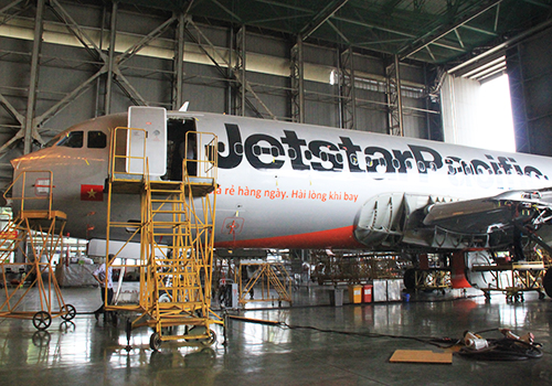 Máy bay được bảo dưỡng, sửa chữa tại một doanh nghiệp bảo dưỡng ở Nội Bài. Ảnh: Đoàn Loan 