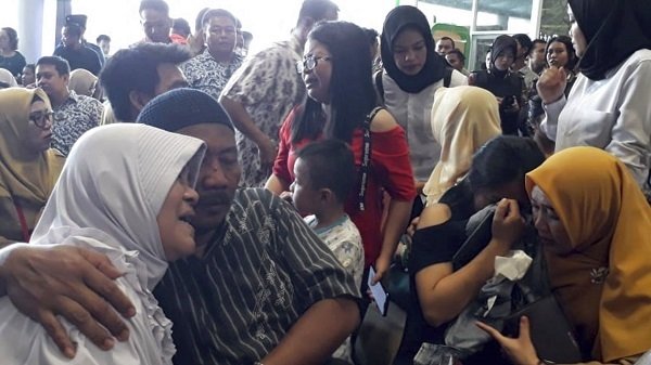Thế giới 24h: Câu hỏi lớn vụ rơi máy bay Indonesia
