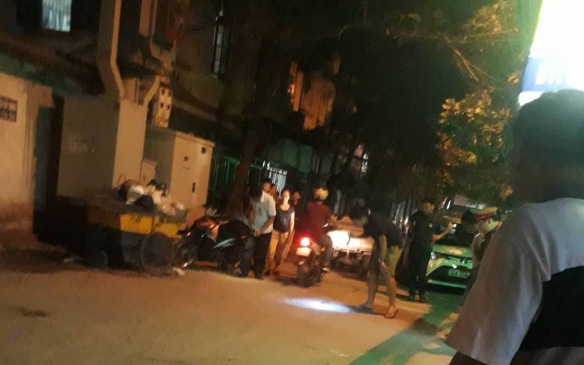Tài xế taxi bị bắn trọng thương, lái xe chèn qua người ở Hà Nội