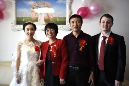 Cô gái Trung Quốc lấy chồng Mỹ nhờ vào tờ giấy ăn lần đầu gặp gỡ