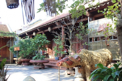 Ngôi làng toàn những căn nhà cổ trăm tuổi giá bạc tỷ ở Hà Nội