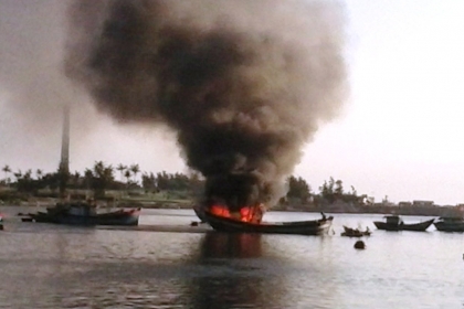 14 người bị nạn do tàu cá phát nổ gần đảo Lý Sơn