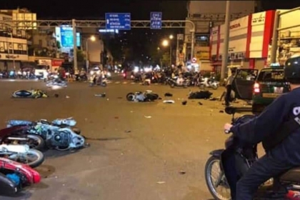 Nữ tài xế BMW tông 5 xe máy ở vòng xoay Sài Gòn, 1 người tử vong