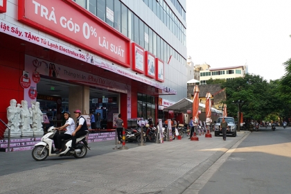 Siêu thị điện máy Nguyễn Kim - Hải Phòng trả lại vỉa hè cho người đi bộ
