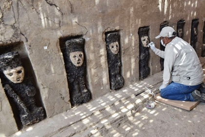 Phát hiện loạt tượng thần 800 năm còn nguyên vẹn ở Peru