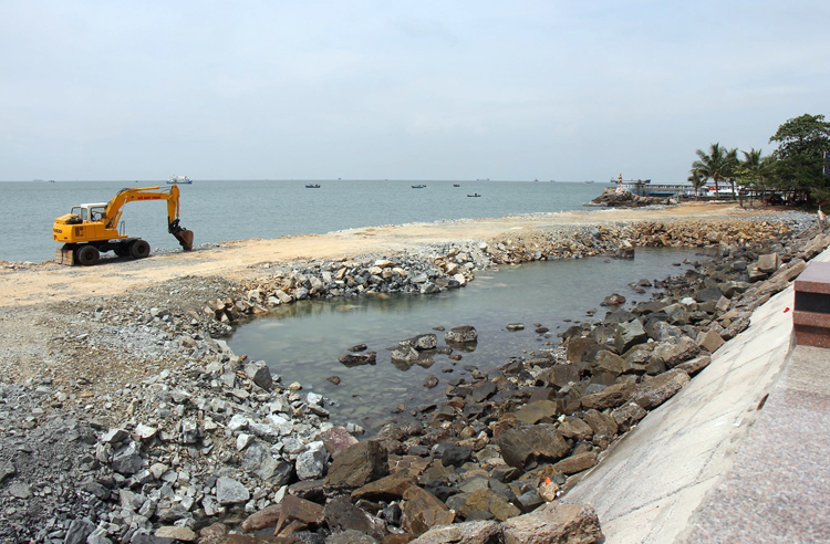 Doanh nghiệp được phép lấn biển 200 m từ bờ kè đường Trần Phú, TP Vũng Tàu. Ảnh: Nguyễn Khoa.