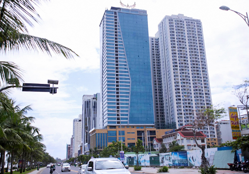 Tổ hợp khách sạn và căn hộ cao cấp Mường Thanh ven biển Đà Nẵng. Ảnh: Nguyễn Đông.