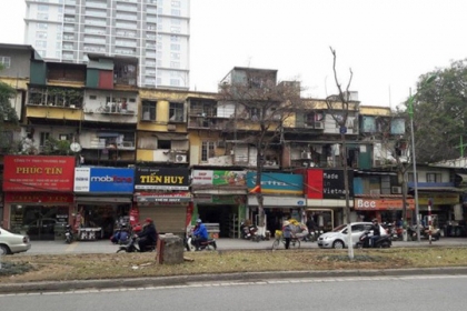 Người Hà Nội khóc dở, mếu dở vì trót ôm chung cư cũ chờ đền bù