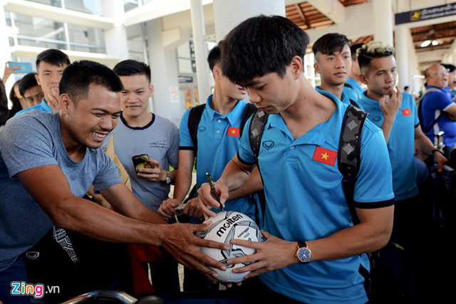  Công Phượng và đồng đội mở màn AFF Cup 2018 bằng trận đấu trên đất Lào ngày 8/11. Ảnh: Thuận Thắng. 