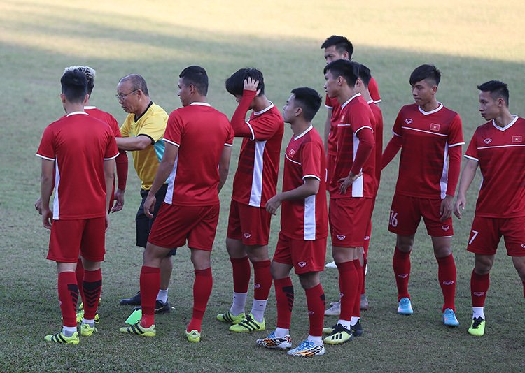 Lào vs Việt Nam: Chiến thắng đầu tay, mở vận may AFF Cup 2018!
