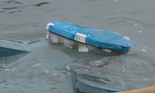 Hàng chục tấn hóa chất chìm xuống sông Đồng Nai