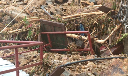 Hàng trăm người đào bới, tìm nạn nhân vùi trong đống đổ nát ở Nha Trang