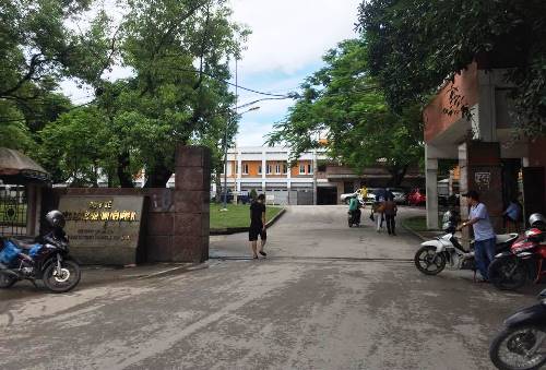 Bệnh viện Việt Nam-Thụy Điển Uông Bí nơi nam phạm nhân nhảy từ tầng năm xuống đất. Ảnh: Minh Cương