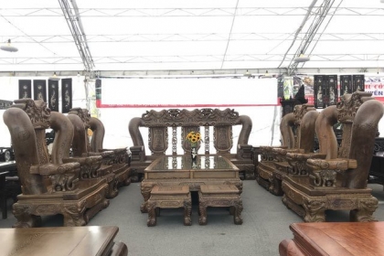 Bộ bàn ghế quốc voi bậc nhất Việt Nam, Làm mất 2 năm, giá 3 tỷ đồng