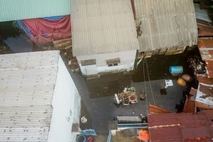 Khu dân cư ở Sài Gòn vẫn ngập nặng sau ba ngày mưa bão