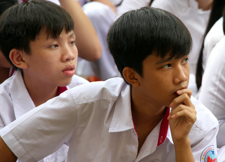 Học sinh trường THPT Nguyễn Trung Trực (quận Gò Vấp) trong một buổi sinh hoạt ngoại khoá về pháp luật và ứng xử trên mạng xã hội. Ảnh: Mạnh Tùng.