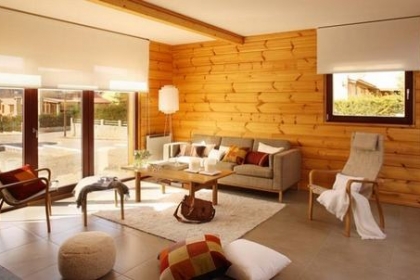 Phòng khách ấm áp với tường ốp gỗ