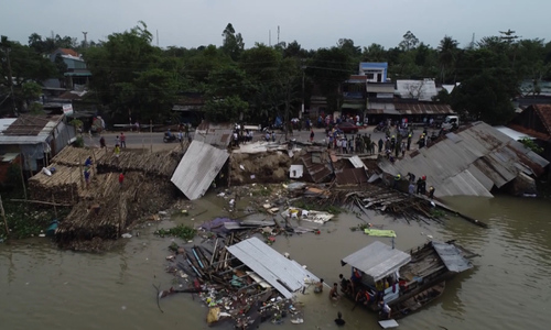 3 căn nhà ở An Giang bị cuốn trôi xuống sông