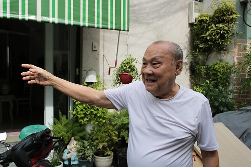 Ông Lê Văn Nguơn (86 tuổi), người tình nguyện hiến 12m2 đất mở hẻm. Ảnh: Dương Trang