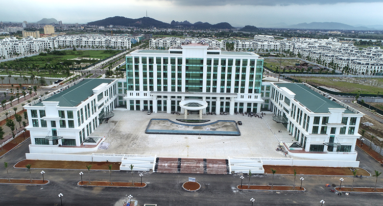 Trung tâm hành chính TP Thanh Hoá chính thức hoạt động từ 9/12. Ảnh: Lê Hoàng.